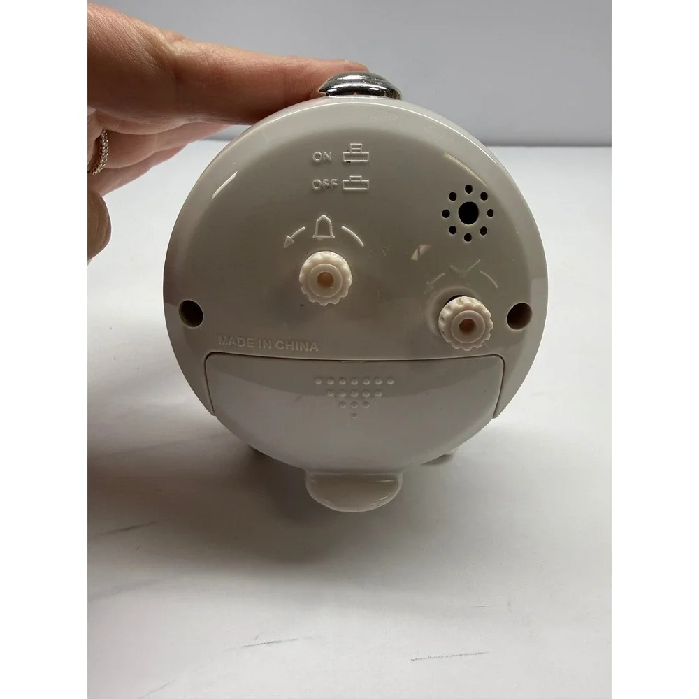 Vintage Style Round Quartz Alarm Clock Cream White Chrome Feet Battery Operated